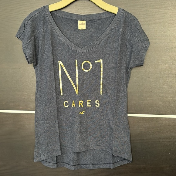 Hollister Women’s Blue “No 1 Cares” Short Sleeve V-Neck Top - Picture 2 of 12